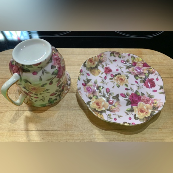 Pink Chintz China Cup & Saucer Set with all over design of summertime roses NWT - Picture 3 of 6